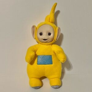 Vintage Playskool Teletubbies Laa-Laa yellow plush stuffed toy doll